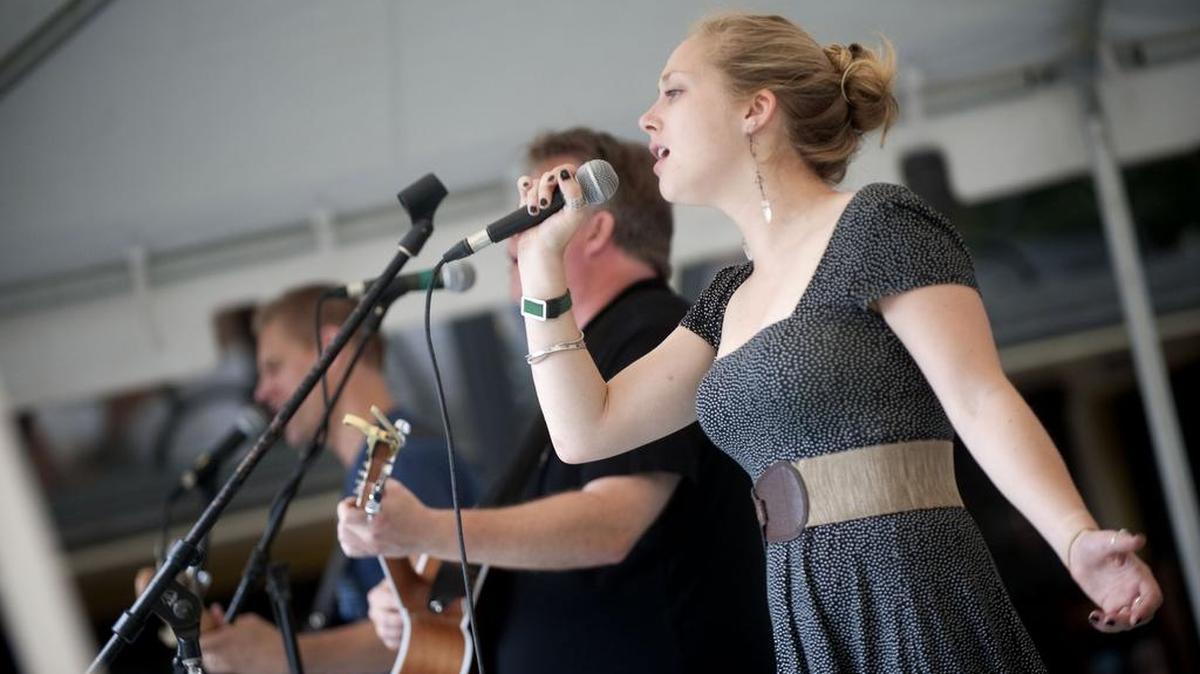 Olivia Jones sings with the J.R. Mangan Band on Allen Street during Summer’s Best Music Fest in 2014. Jones plans to move to Nashville to pursue her singing career.