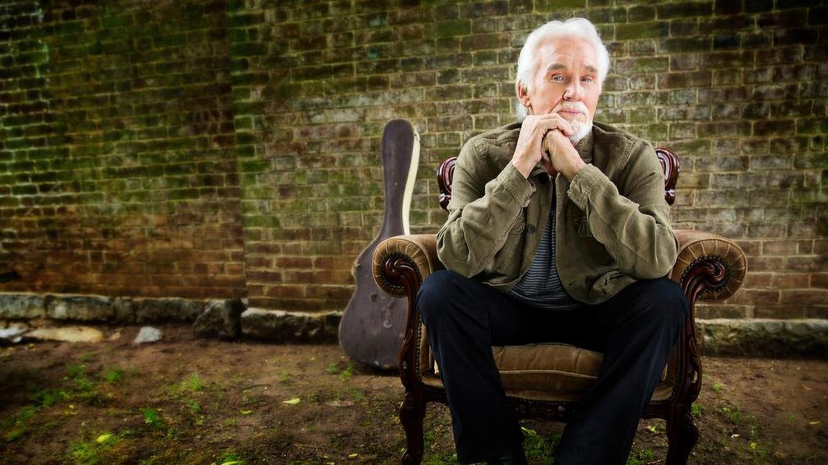 Kenny Rogers will perform holiday songs and hits from his decadeslong career during a concert Saturday at Eisenhower Auditorium.