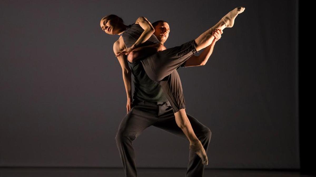 Hubbard Street dancers Kellie Epperheimer and Jesse Bechard perform “Out of Keeping” by Penny Saunders.