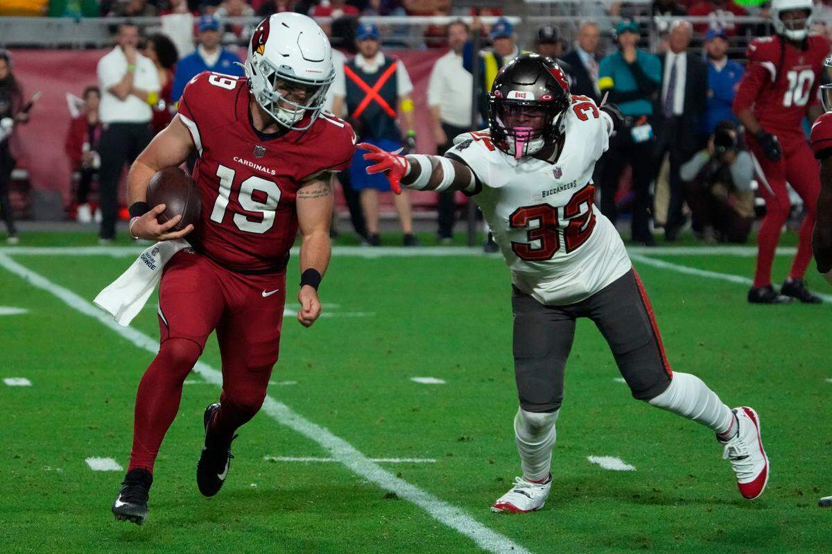 Arizona Cardinals quarterback Trace McSorley scrambles as Tampa Bay Buccaneers safety Mike Edwards defends during Sunday’s game.