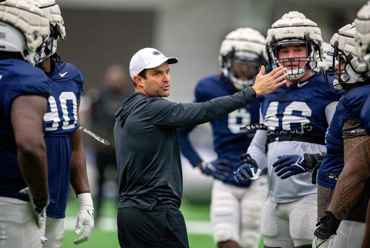 Penn State defensive coordinator Manny Diaz talks to his players during practice on Wednesday, April 20, 2022.