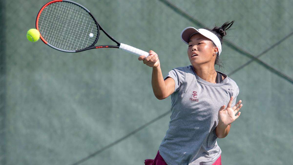 State College’s Quiana Guo returns the ball during the girls tennis match against Red Land on Thursday, Aug. 26, 2021.