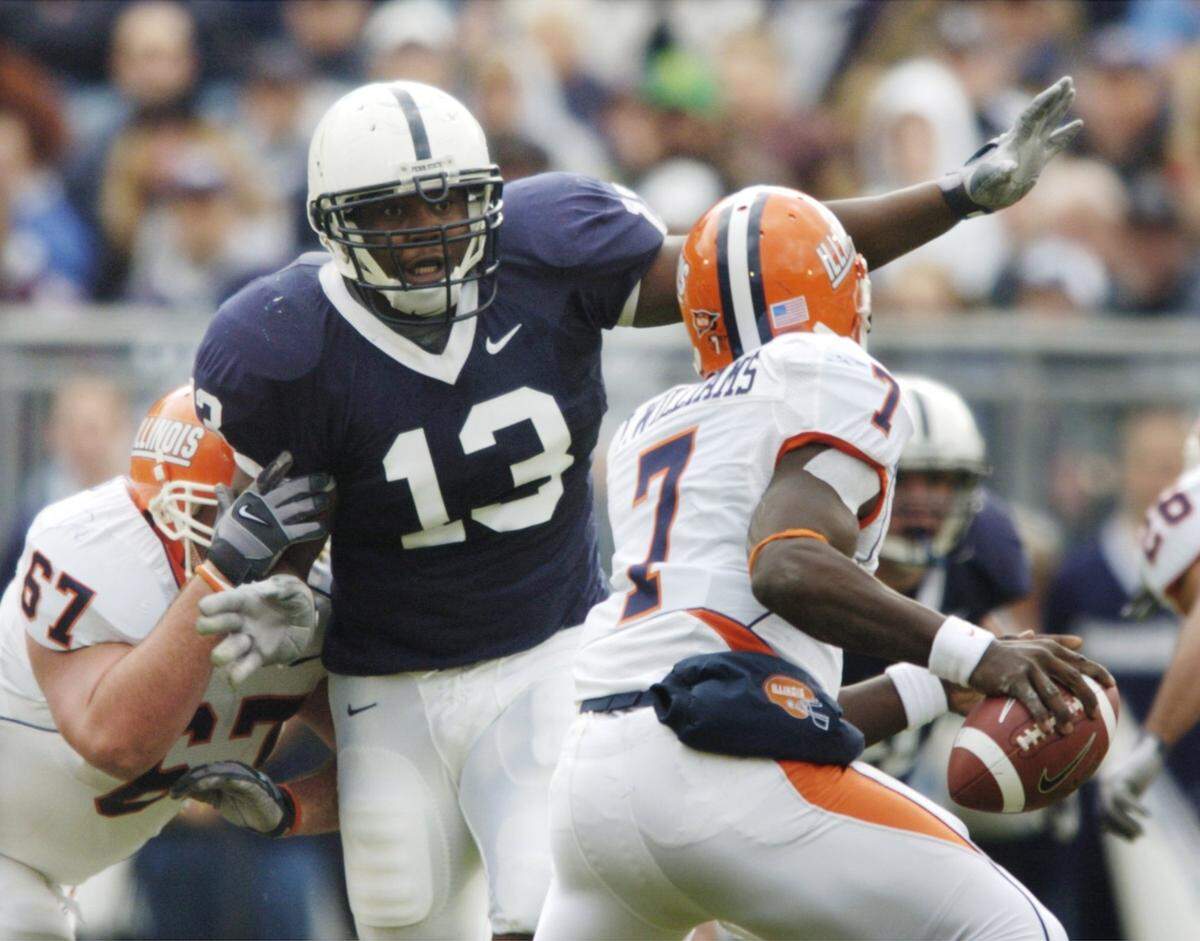 Penn State’s Jay Alford chases Illinois quarterback Isiah Williams during an Oct. 21, 2006 game.