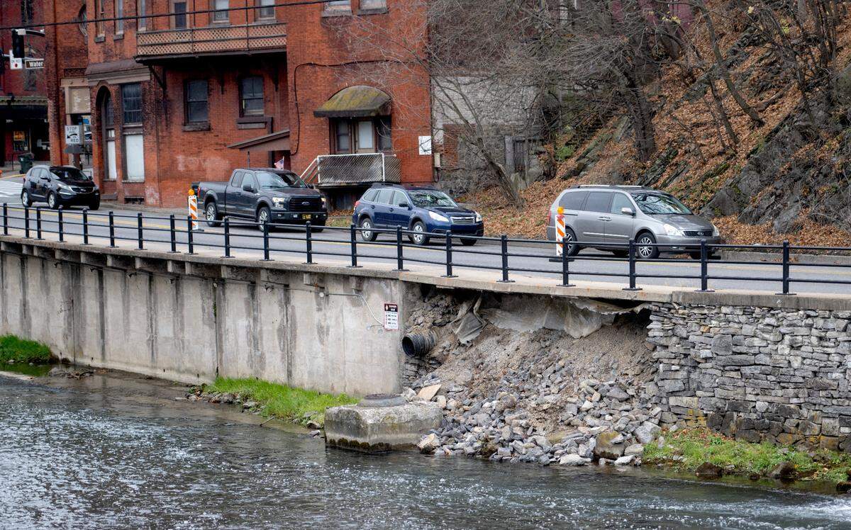 Traffic moves along the one lane of South Water Street that is open on Monday, Nov. 14, 2022, after a wall that partially collapsed into Spring Creek over the weekend.