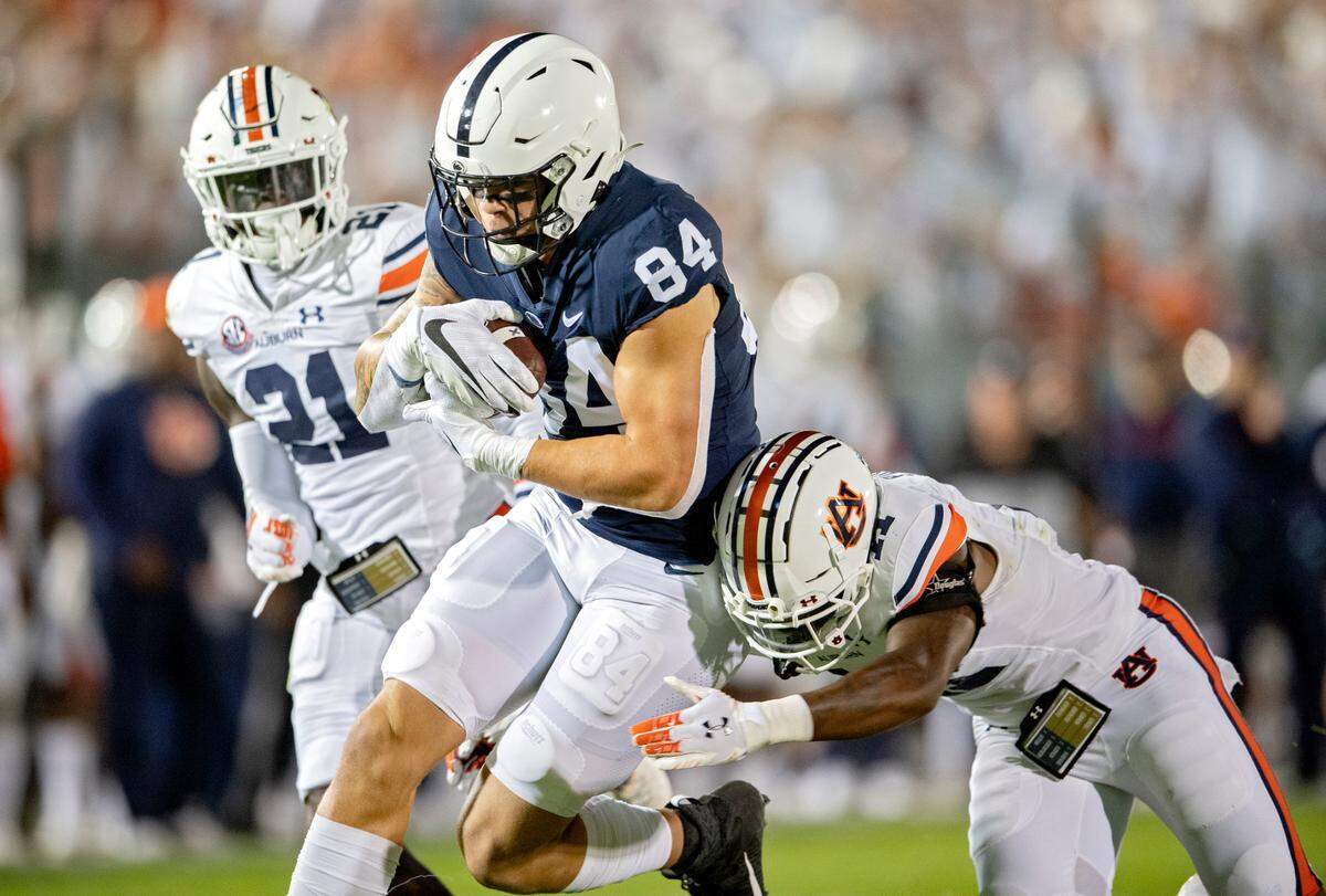 Auburn defenders try to stop Penn State tight end Theo Johnson during the game.