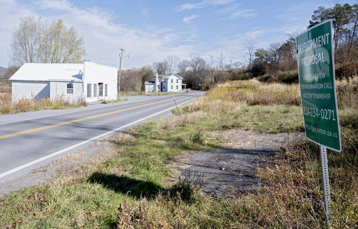 A former general store at 2781 Buffalo Run Road would be demolished as part of a proposal to build Fillmore Market & Cafe across the road.