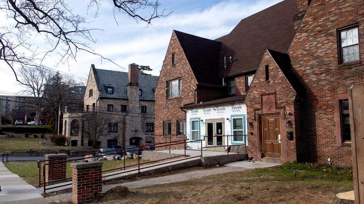 The house at 321 Fraternity Row can resume construction, despite opposition from the Historical Architecture Review Board, after Borough Council voted 5-2 to move forward with an amended construction plan.
