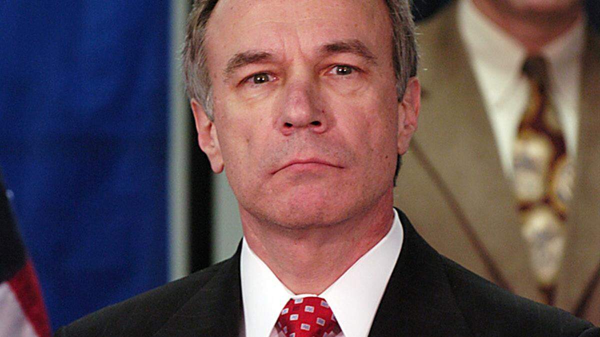 District Attorney Ray Gricar speaks at the Attorney General's office in  State College Thursday.  March 31, 2005