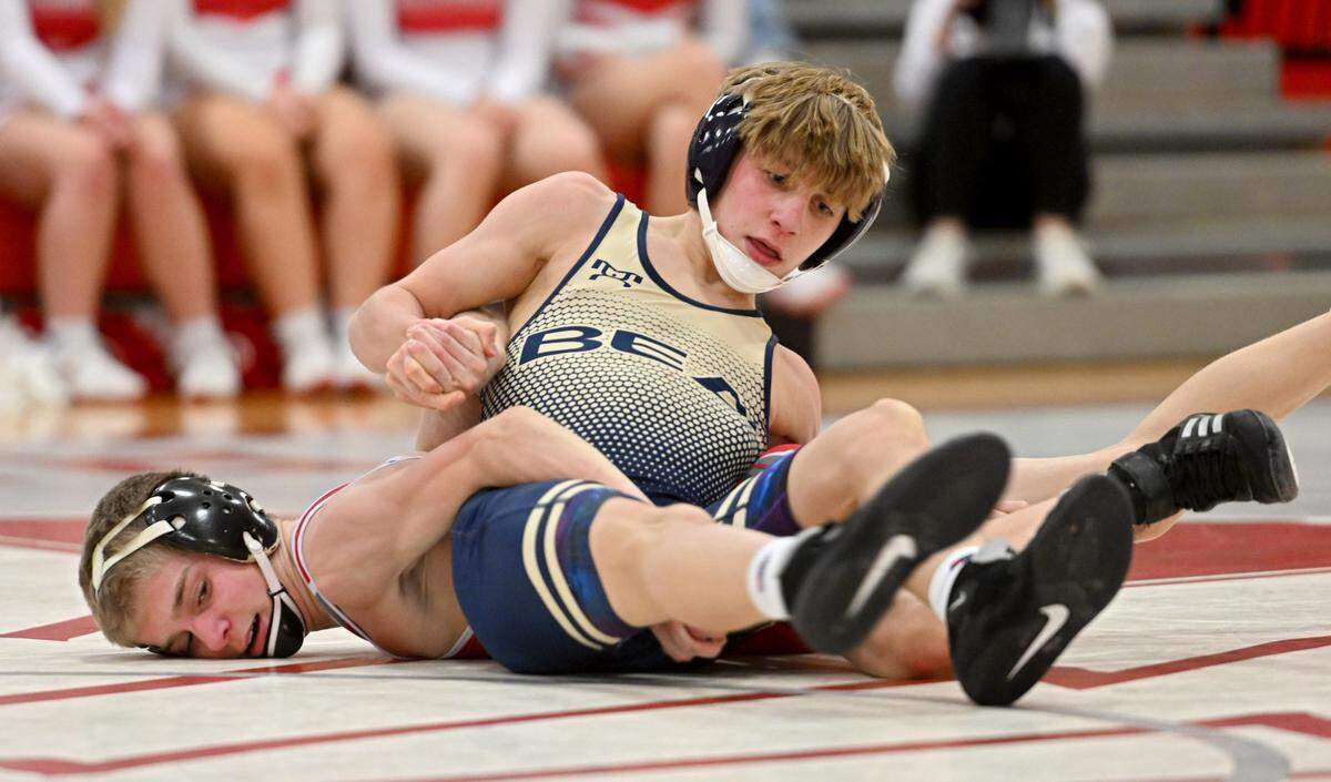 Bellefonte’s Wyatt Long and Bald Eagle Area’s Tanner Guenot battle in the 107 lb bout of the match on Tuesday, Jan. 23, 2024.