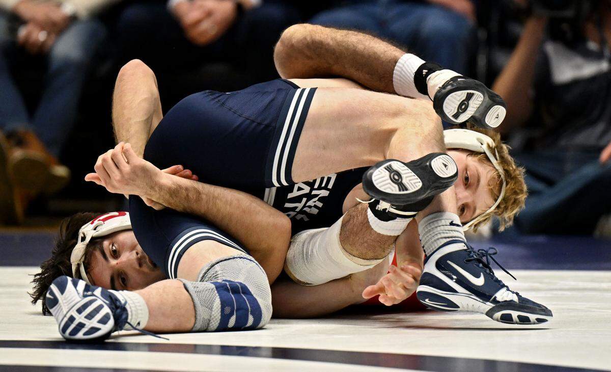Penn State’s Braeden Davis and Indiana’s Henry Porter wrestling in the 141 lb bout of the match on Friday, Jan. 23, 2026.