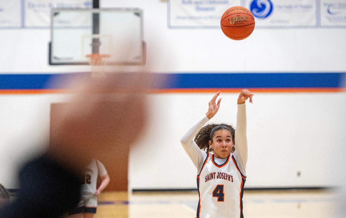 The student section cheers as Saint Joseph’s Catholic Academy’s Jacee Cunningham makes a free throw during the game against Juniata on Thursday, Jan. 23, 2025. Saint Joseph’s Catholic Academy won, 72-34.