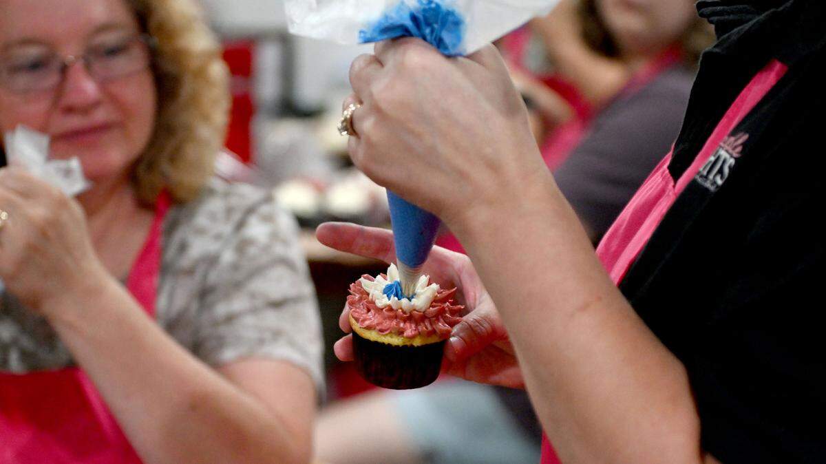 Heather Luse demonstrates a technique to decorate patriotic cupcakes on Tuesday, July 9, 2024. Luse has been a pastry chef for years and runs Delectable Delights by Heather.
