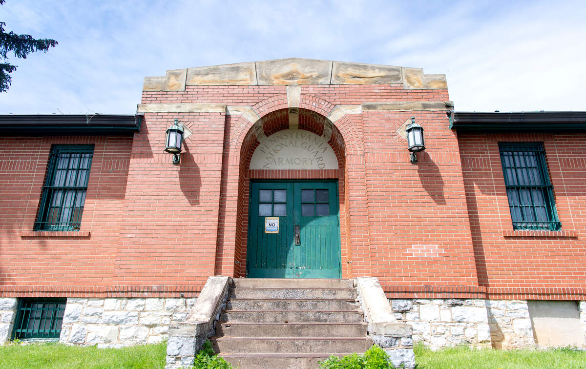 The 2,900-square-foot former Pennsylvania National Guard Armory building will be converted into a restaurant and bar.
