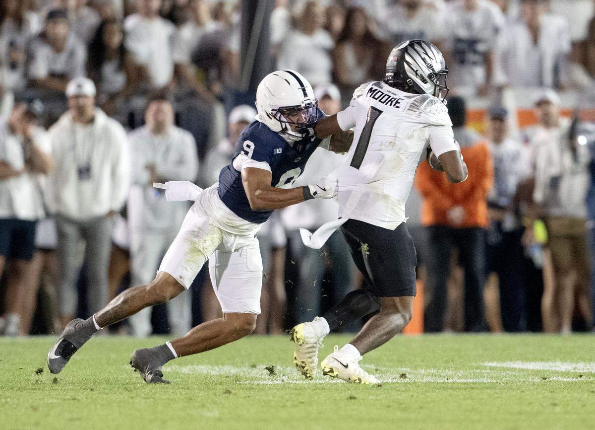 Penn State cornerback Elliot Washington II stops Oregon wide receiver Dakorien Moore during the game on Saturday, Sept. 27, 2025.