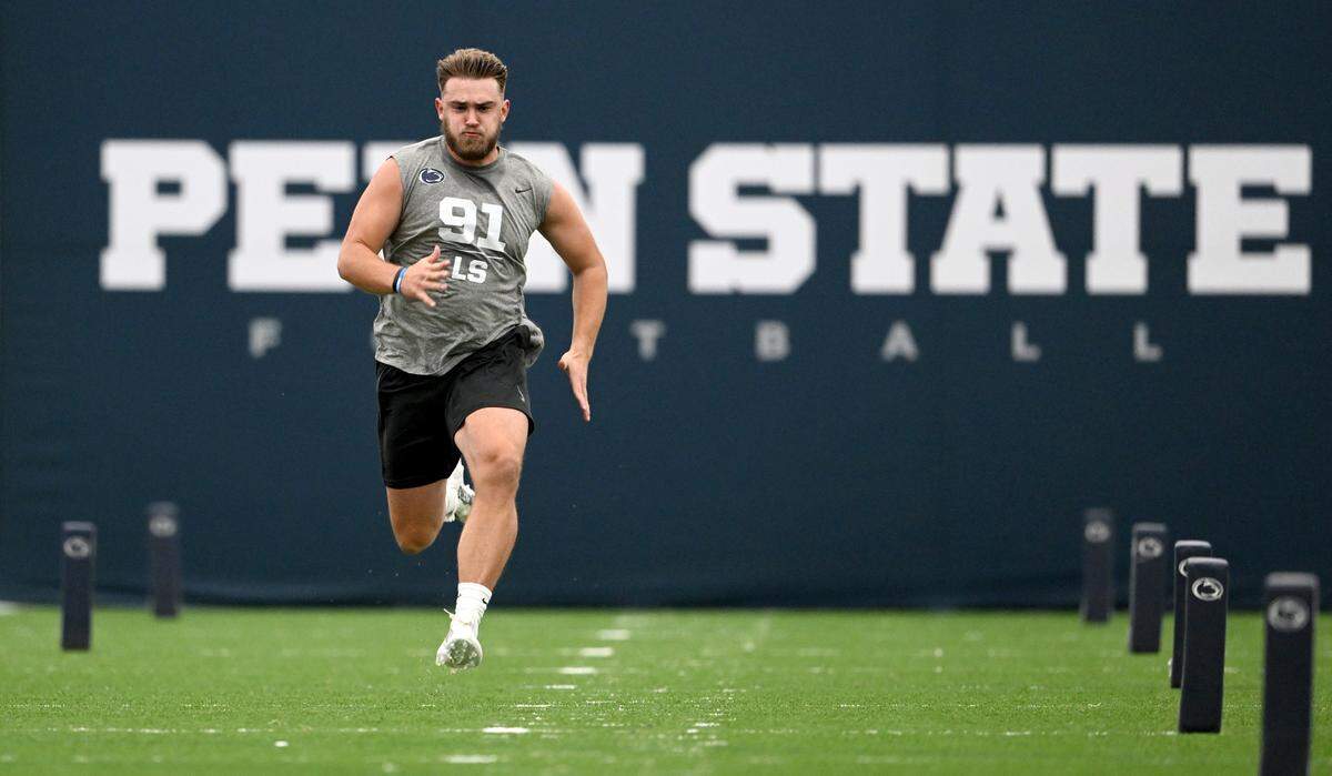 Long snapper Chris Stoll runs the 40 yard dash during Penn State football’s Pro Day on Friday, March 24, 2023.