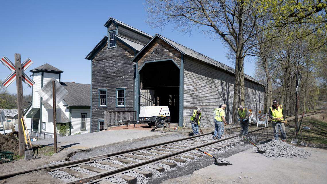 ‘Major renovations’ underway at Lemont railroad crossing after decades of disrepair