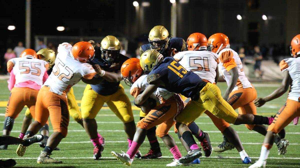 Penn State commit and St. Thomas Aquinas star Derek Wingo (15) makes a tackle in the backfield. Wingo became the second member of the Nittany Lions’ 2020 class when he committed on Christmas Day.