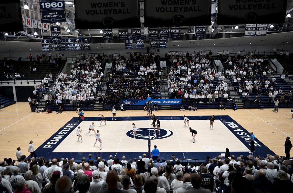 Penn State watches the ball go out during the game against UMBC in the first round of the NCAA tournament on Friday, Dec. 2, 2022 in Rec Hall.