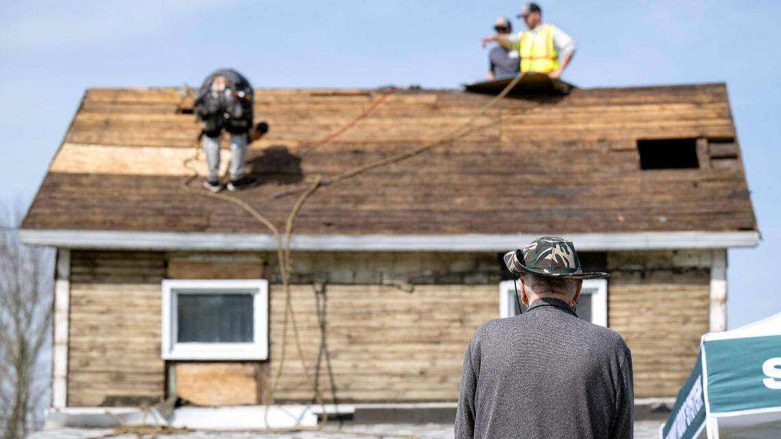 ‘A wonderful thing.’ Centre County veteran gets free roof through national project