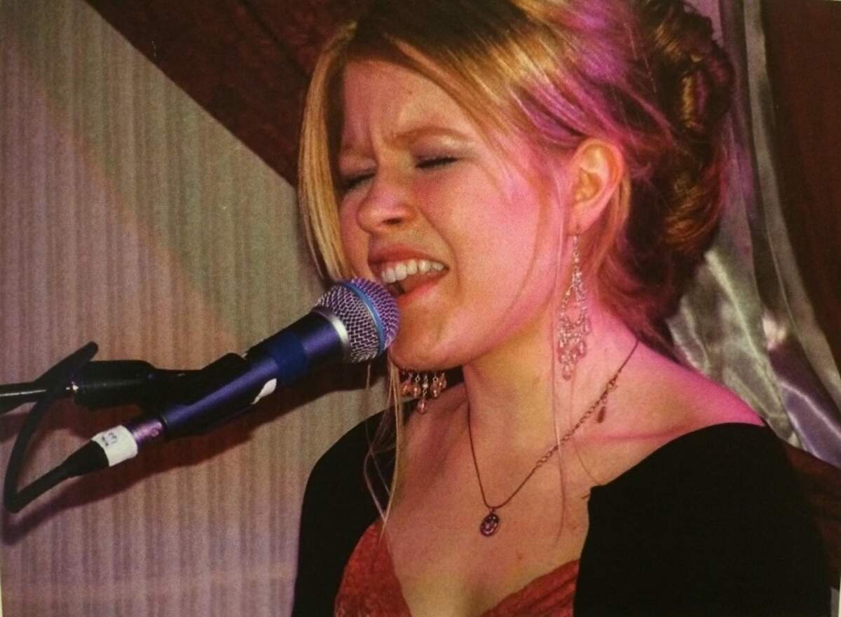 Caryn Dixon sings into a microphone