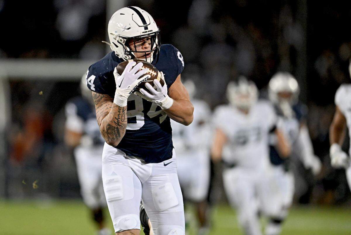 Penn State tight end Theo Johnson makes a catch from KeAndre Lambert-Smith and runs it in for a touchdown during the second quarter of the game against Michigan State on Saturday, Nov. 26, 2022.