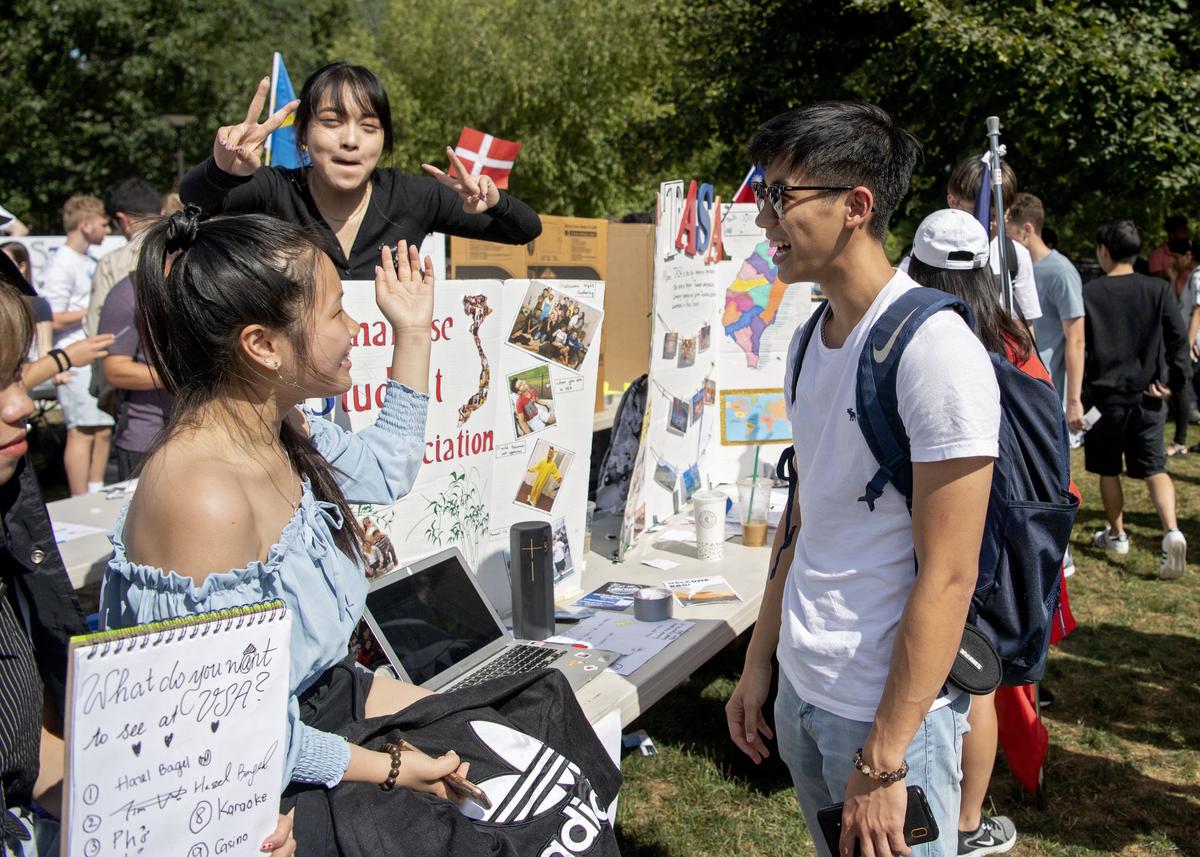 The Penn State Vietnamese Student Association at the club fair on Thursday, August 29, 2019 on the HUB lawn.