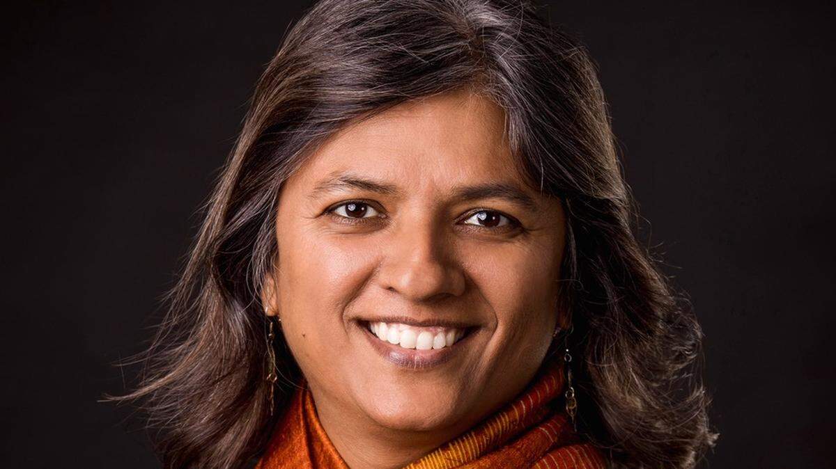 Nalini Krishnankutty is the 2024 recipient of the Mimi Barash Coppersmith Women in Leadership Award.