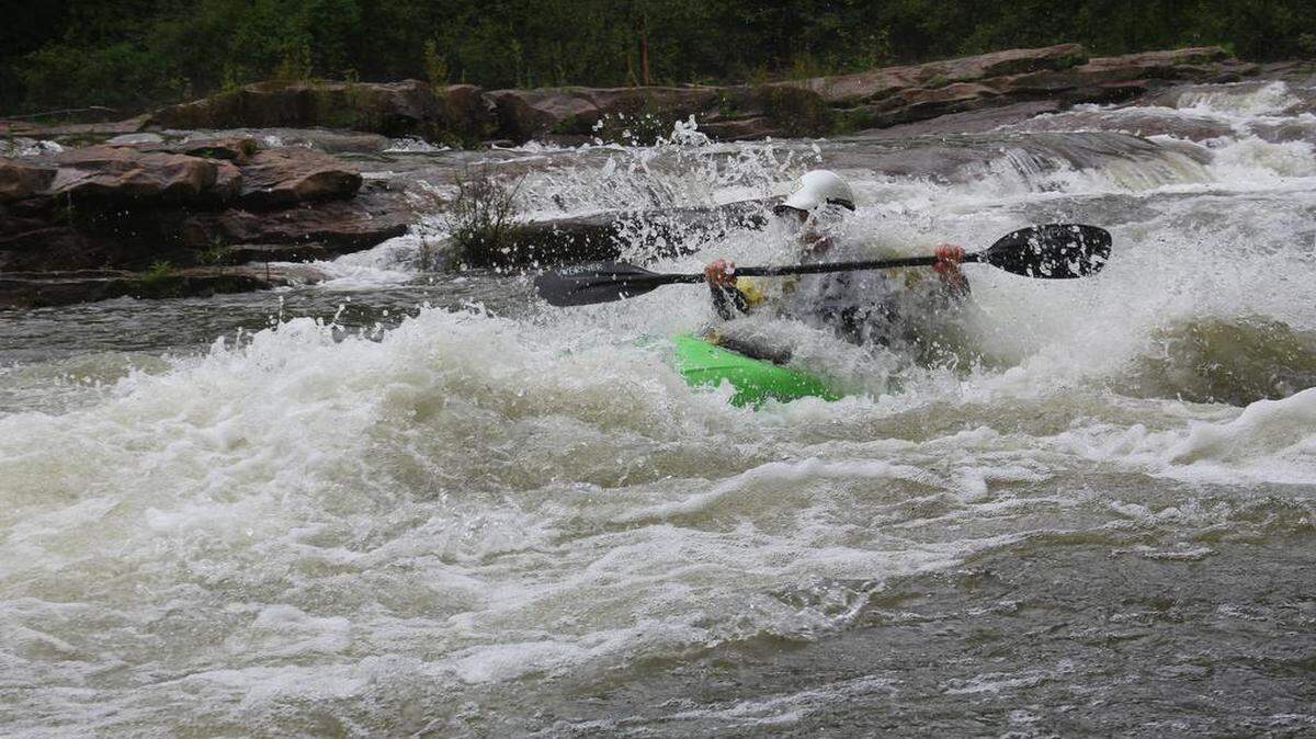 A whitewater paddler navigates The Showers — one of the named rapids in the Stonycreek Canyon.
