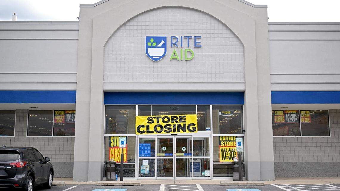 Drug plan middlemen face new oversight push as Pa. pharmacies close