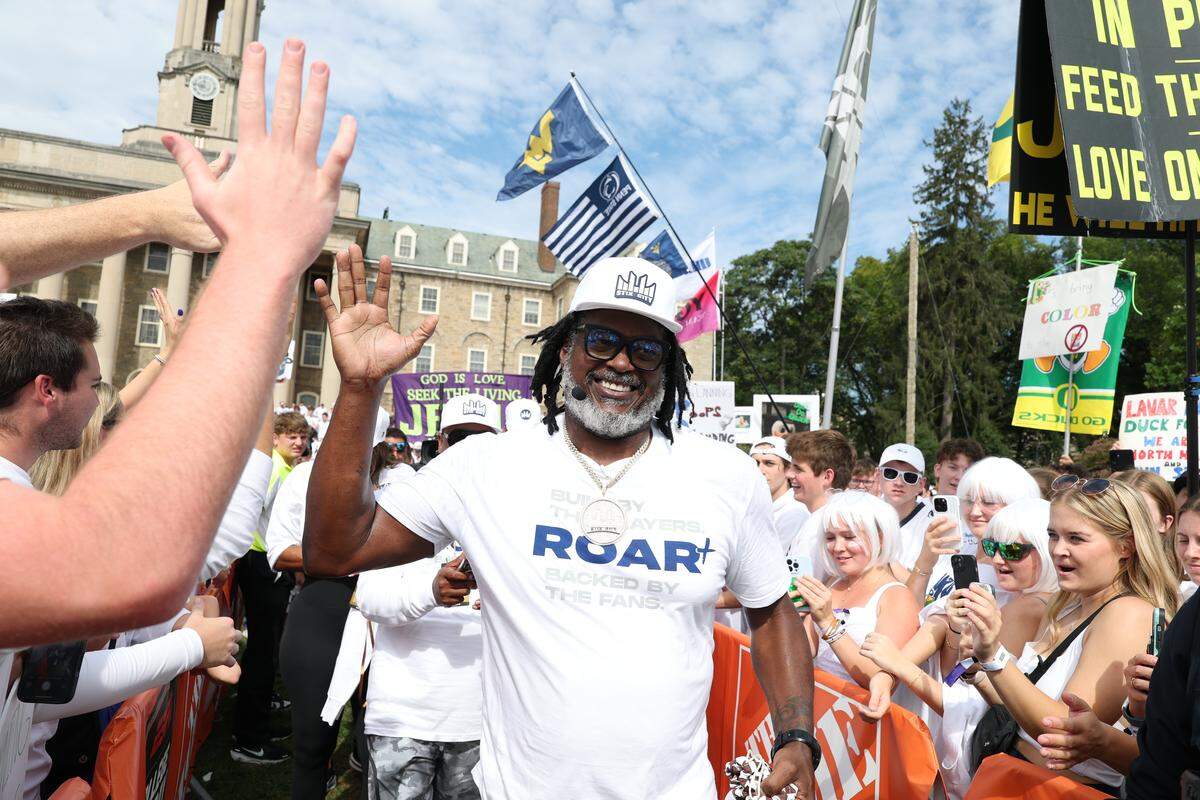 Penn State legend LaVar Arrington high-fives fans on his way to the set of ESPN’s College GameDay, which set up on the lawn of Old Main on Penn State’s campus on the morning of Sept. 27, 2025. Arrington was the guest picker for the show and, unsurprisingly, he went with the Nittany Lions.