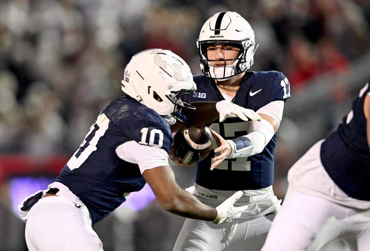 Penn State quarterback Ethan Grunkemeyer hands off to running back Nick Singleton during the game against Nebraska on Saturday, Nov. 22, 2025 at Beaver Stadium.