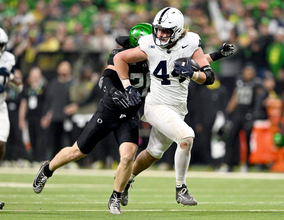 Penn State tight end Tyler Warren runs downfield after a catch against Oregon in the first half of the Big Ten Championship game at Lucas Oil Stadium on Saturday, Dec. 7, 2024.