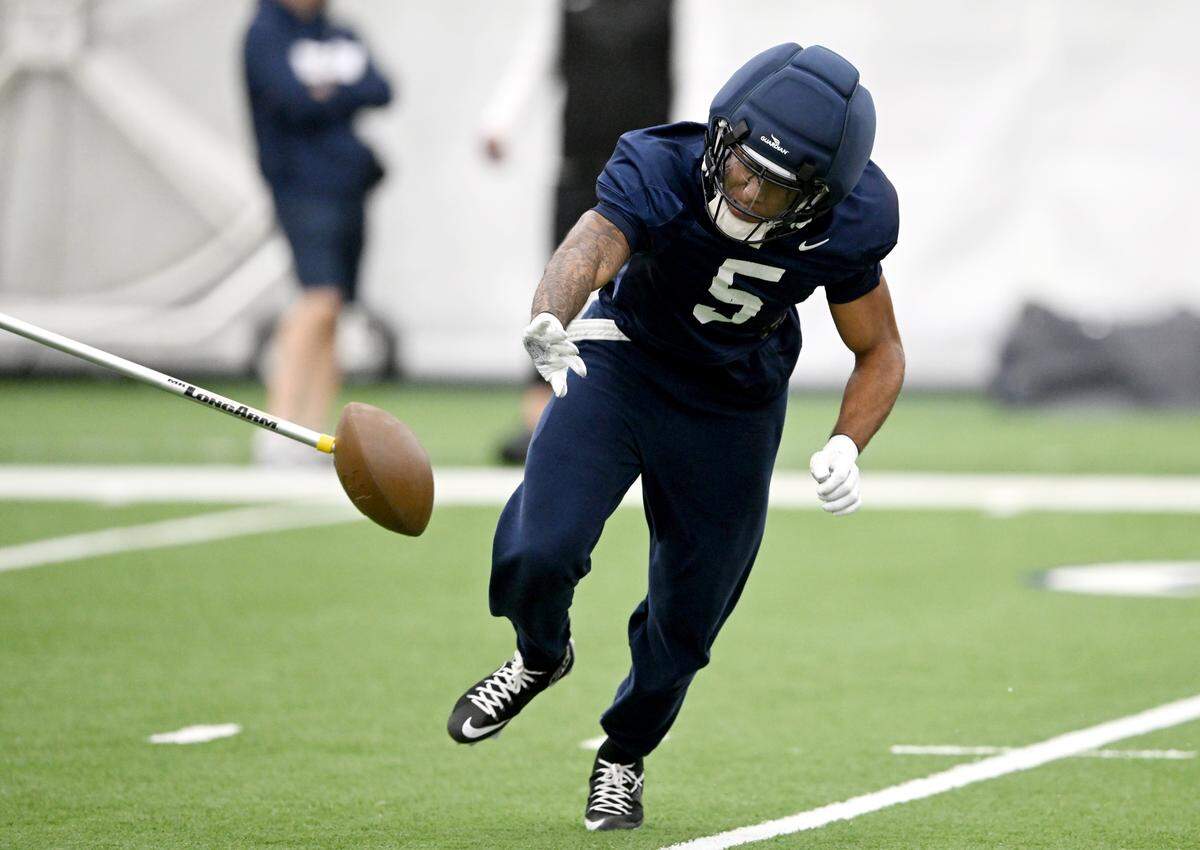 Penn State cornerback Daryus Dixson runs a drill during practice on Wednesday, Oct. 29, 2025. 