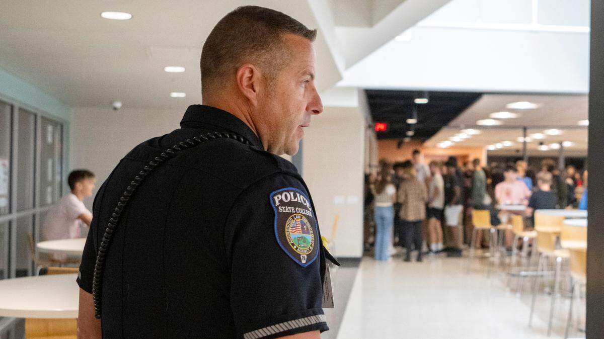 State High school resource officer John Aston walks to the cafeteria as students arrive for lunch on Wednesday, Sept. 14, 2022.