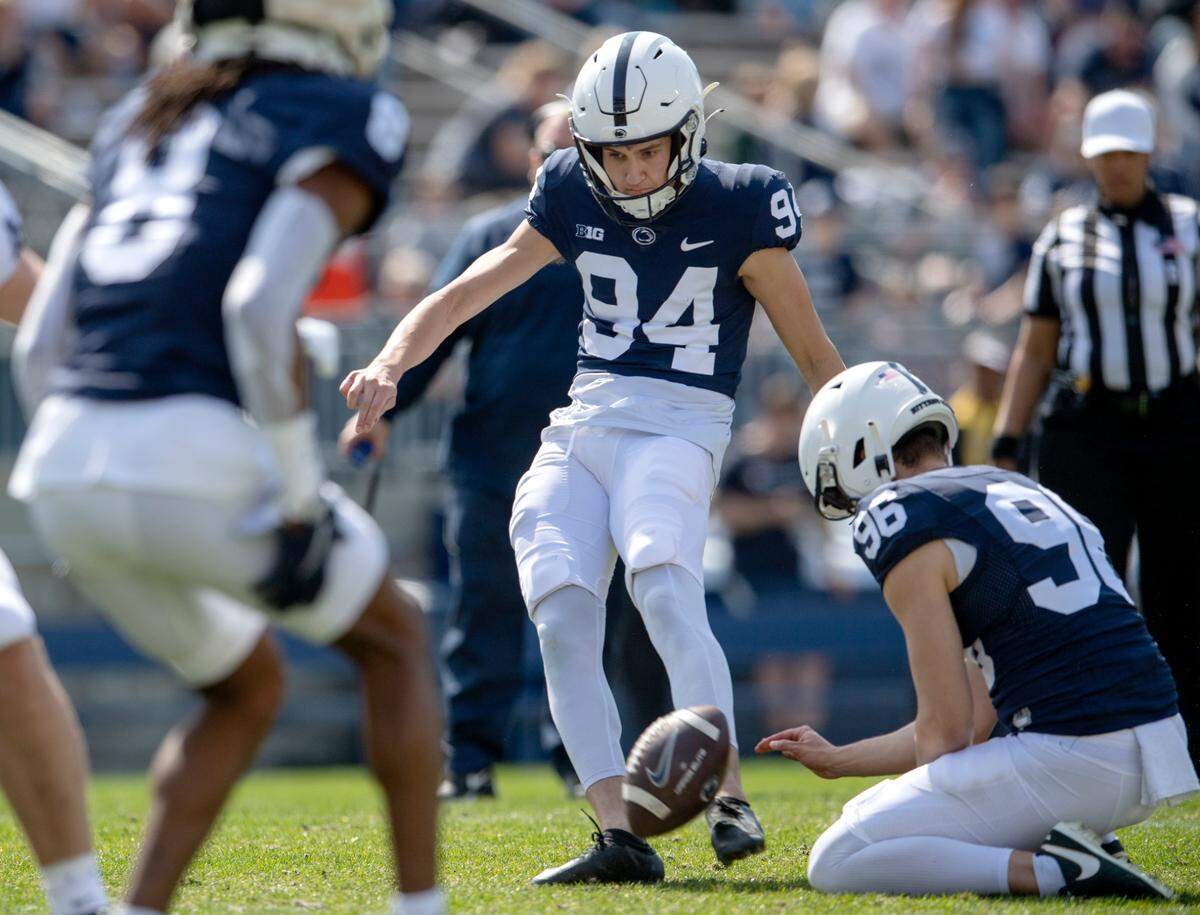Penn State kicker Sander Sahaydak makes a 47 yard field goal during the Blue-White game on Saturday, April 23, 2022.