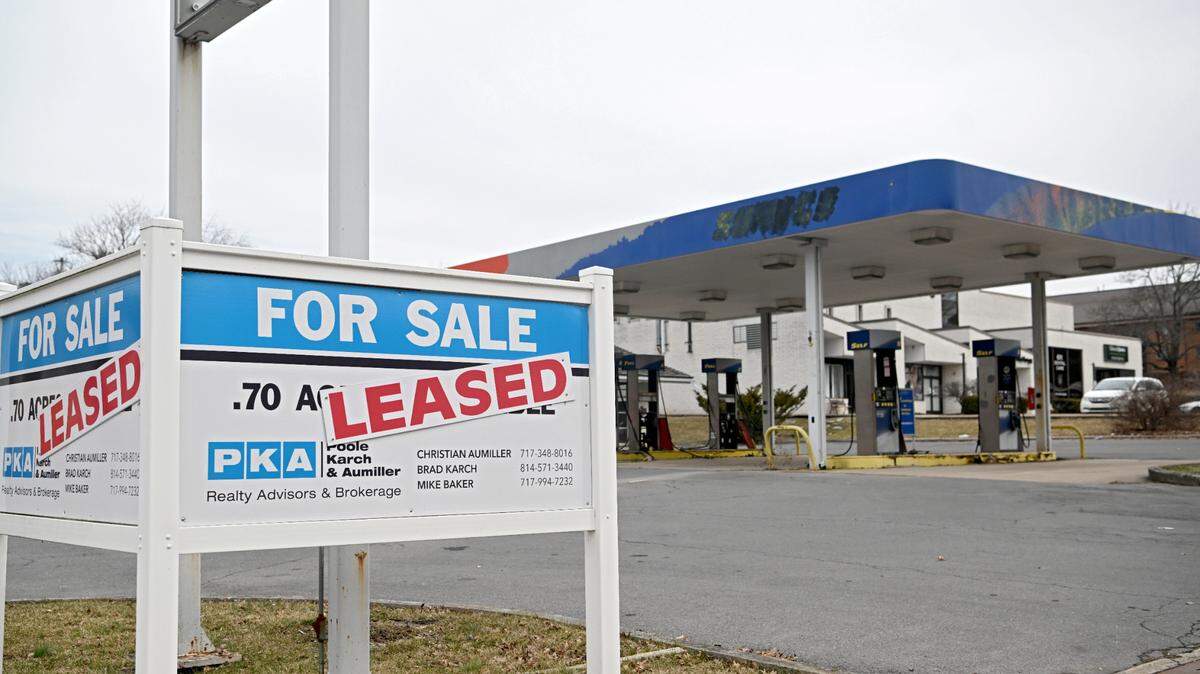 A sign Tuesday indicates the site of the former Greg’s Sunoco at 605 University Drive in State College has been leased.