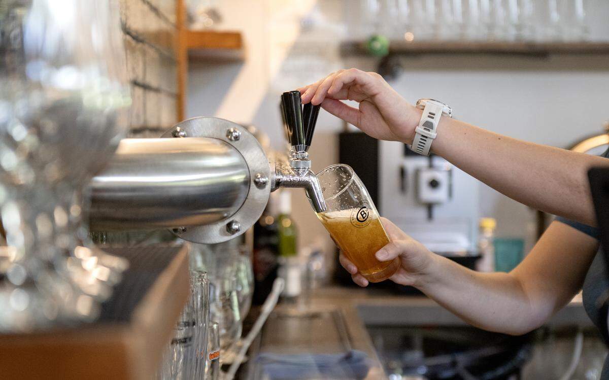Amber Fellows taps a beer at Boal City Brewing on Thursday, Aug. 14, 2025.  