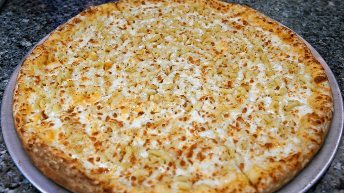 A mac ‘n cheese pizza from Allen Street Pizza on Tuesday, May 2, 2023.