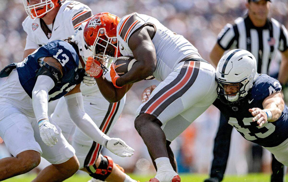 Penn State linebackers Tony Rojas and Tyler Elsdon stop Bowling Green’s Jaison Patterson during the game on Saturday, Sept. 7, 2024.