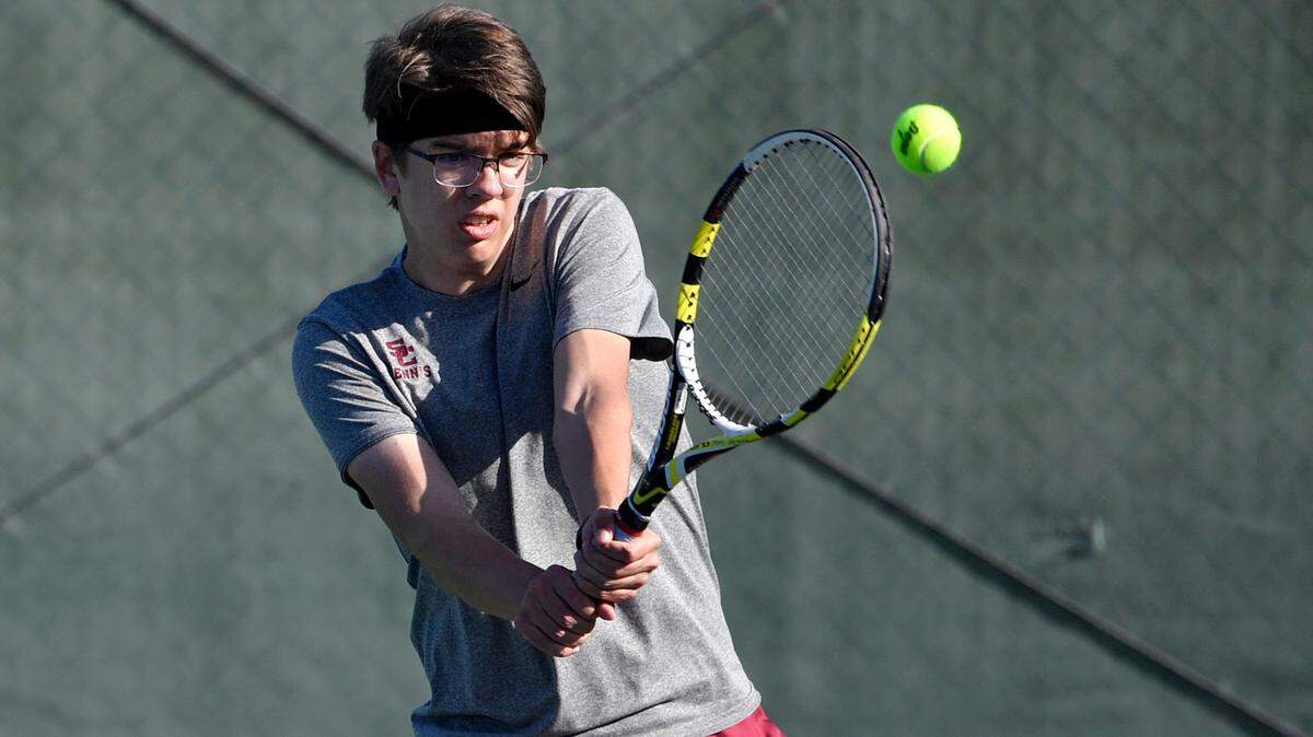 State CollegeÕs David Chong returns the ball during his match against NorthernÕs Camden Kidwell on Monday, March 22, 2021. C