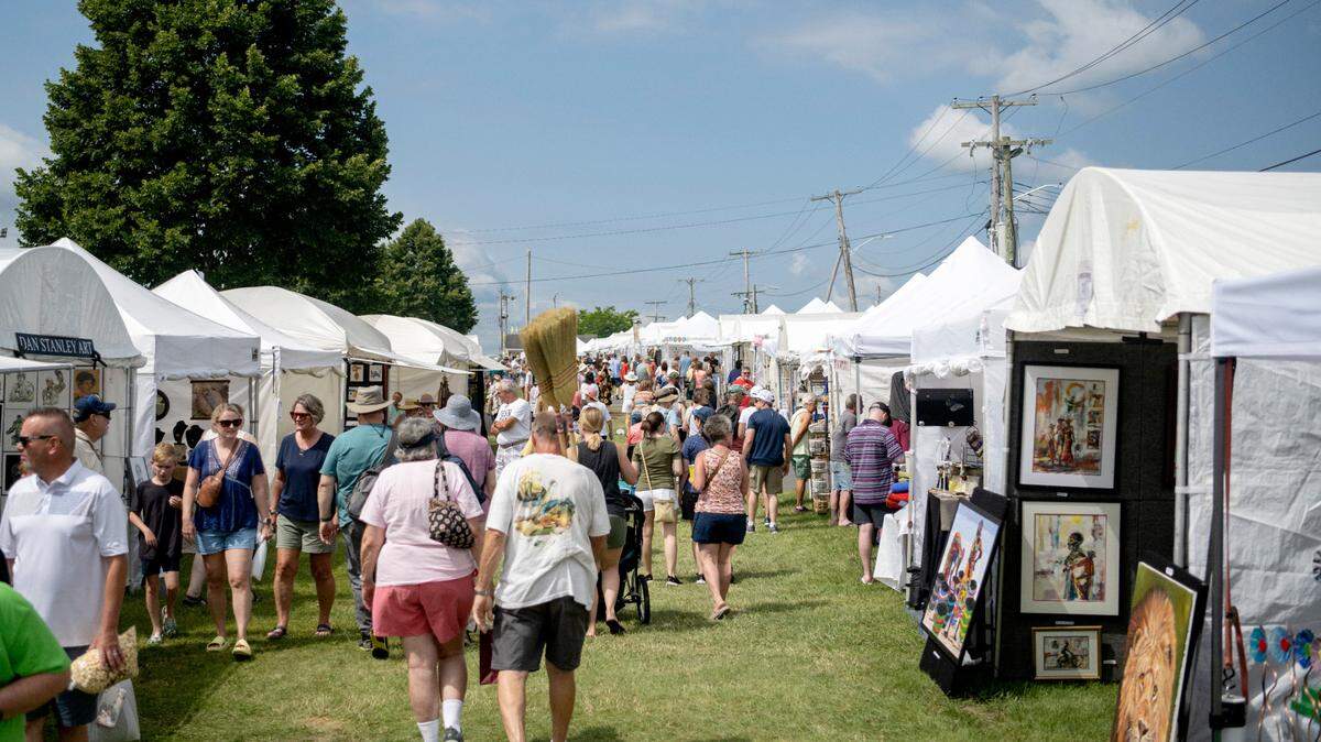 Visitors browse the artists at the People’s Choice Festival on Friday, July 14, 2023. 
