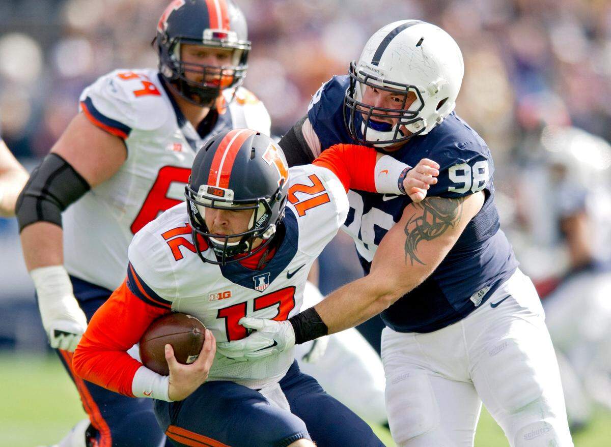 Penn State defensive tackle Anthony Zettel sacks Illinois quarterback Wes Lunt during the Saturday, Oct. 31, 2015 game at Beaver Stadium.