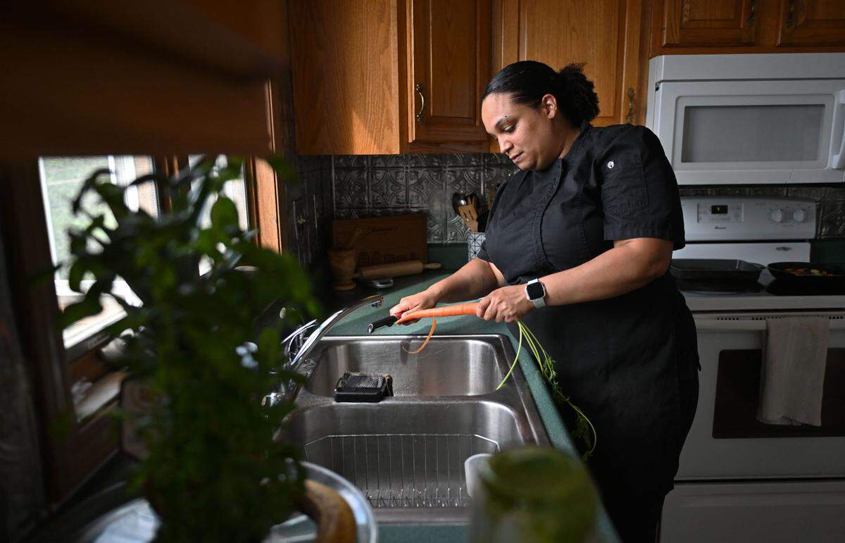 Chef Shavonne Hart peels carrots to go with one of her meals on Thursday, June 26, 2025.