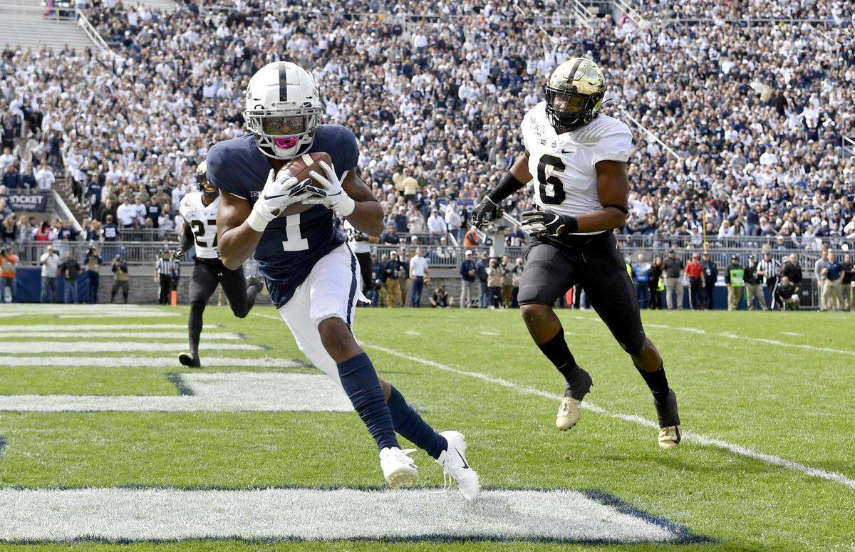 Penn State wide receiver KJ Hamler makes a catch for the first touchdown of the game against Purdue on Saturday Oct. 5, 2019.