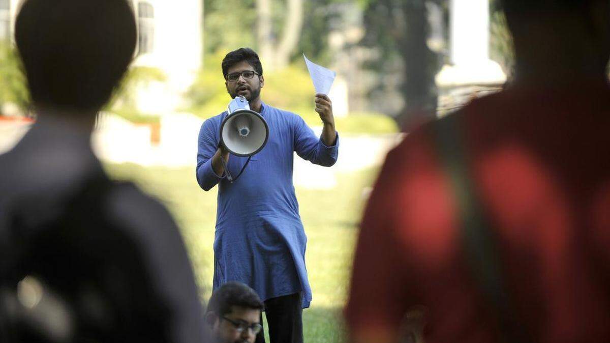 Shakil Rabbi, a graduate student in English, speaks at a Coalition of Graduate Employees picnic on Monday.

