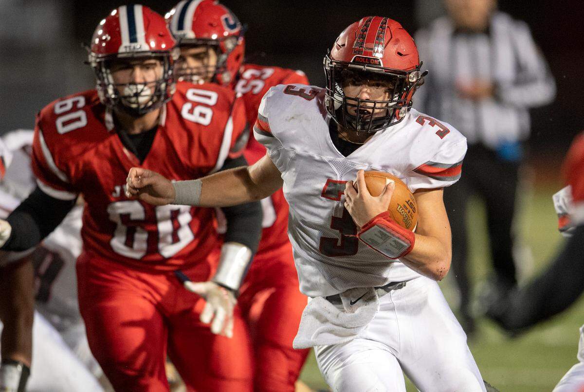Bellefonte’s Jalen Emel cuts down the field from Juniata defenders during the District 6 4A title game on Friday, Oct. 30, 2020 at Mansion Park.