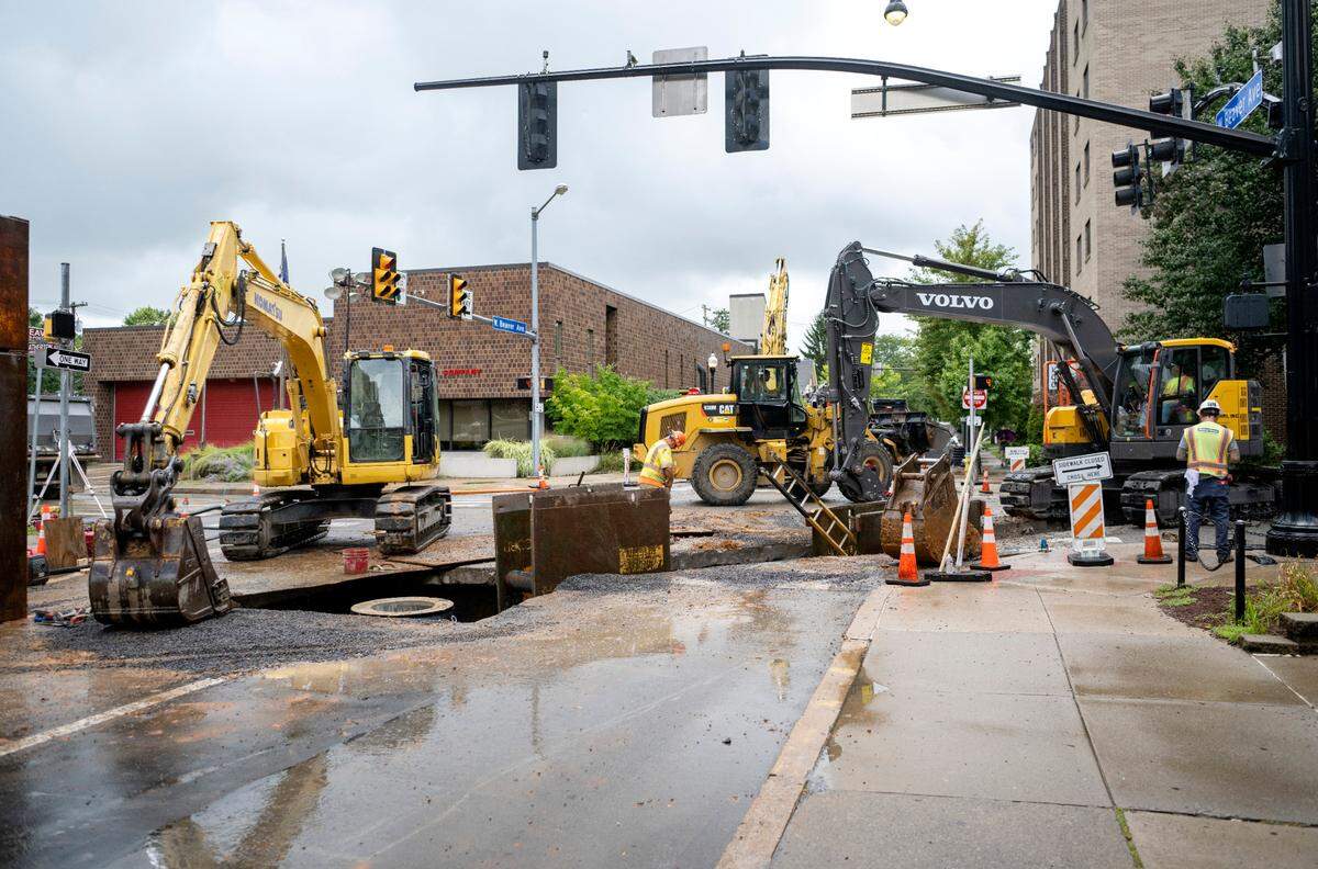 Construction crews work at the intersection of Atherton Street and Beaver Avenue on Tuesday, Aug. 23, 2022.