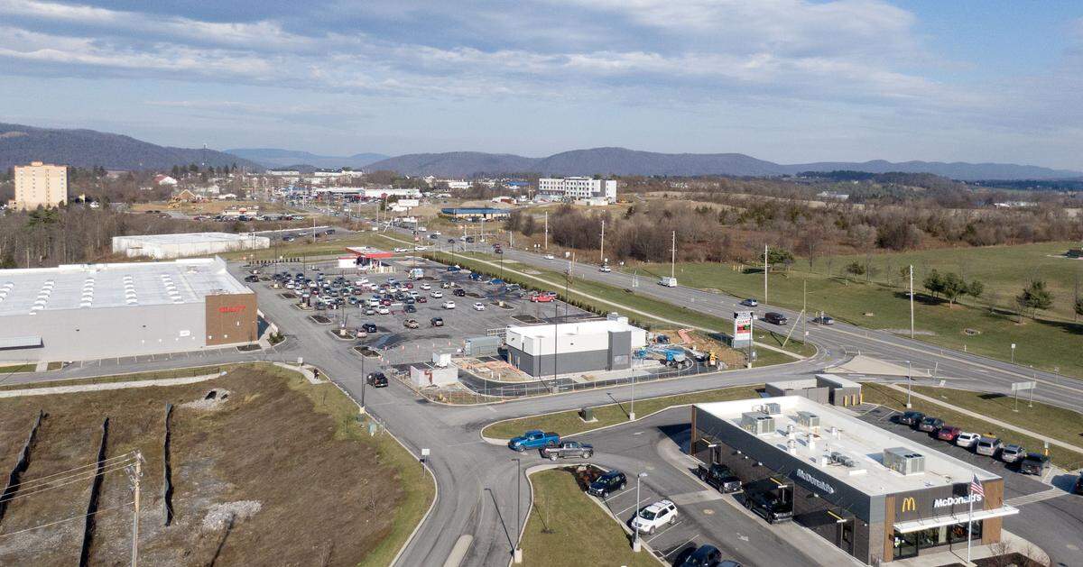Traffic moves on Benner Pike by the Paradise Shopping Center on Thursday, Dec. 18, 2025.  