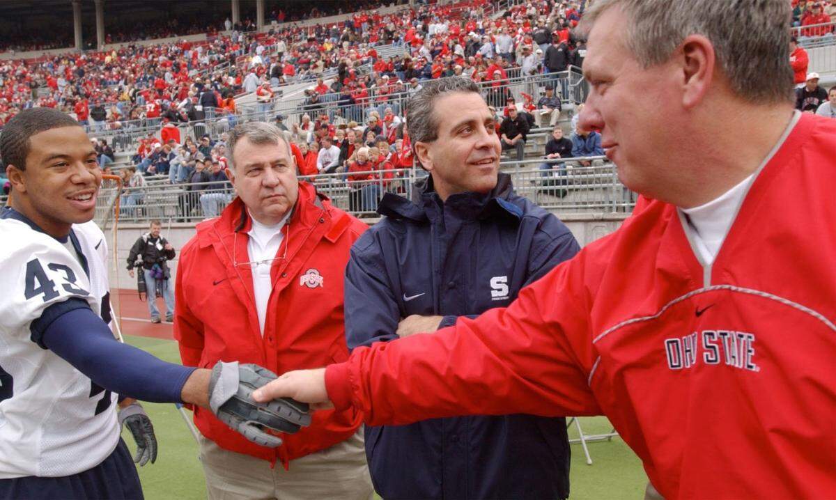 Penn State's Adam Taliaferro, left, is greeted by Ohio State team physicians Dr. Ray Pongonis, right, Dr. John Lombardo Wayne, second from left, and Penn State's director of athletic medicine Dr. Wayne Sebastianelli, second from right, prior to a 2002 game.