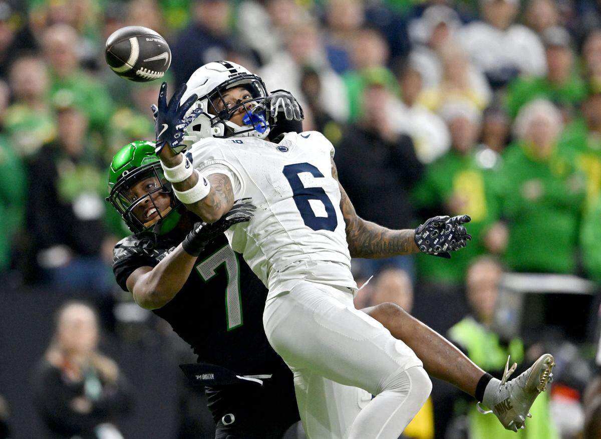 Penn State wide receiver Tre Wallace attempts to catch a ball against Oregon defensive back Jabbar Muhammad in the first half of the Big Ten Championship game at Lucas Oil Stadium on Saturday, Dec. 7, 2024. This photo took first place in the Sports Action Photo category at the 2025 Keystone Media Awards.